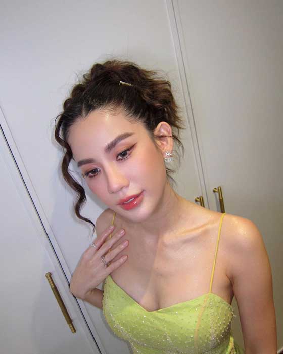 พลอย ภัทรากร แจกวาร์ป สาวสวย เซ็กซี่ นักแสดงซิตคอม อาจารย์คง 26