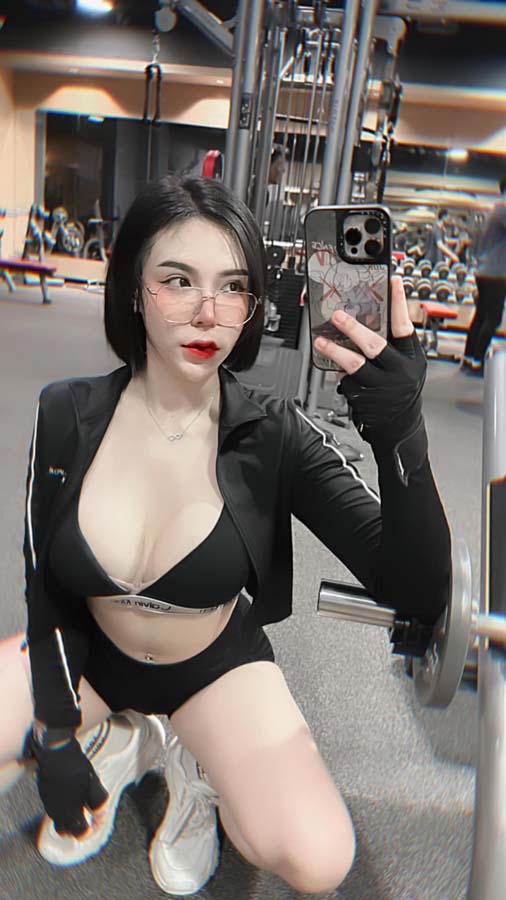 gummii bxxr แจกวาร์ป กัมมี่แบร์ นางแบบ อกใหญ่ ดาวติ๊กต็อค เซ็กซี่ 18+ 20