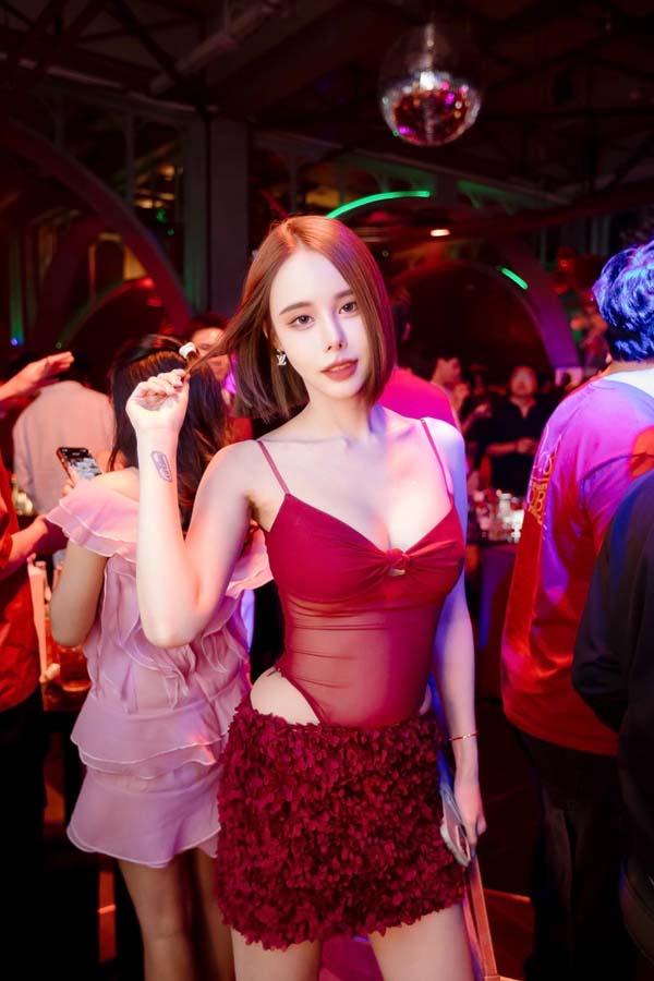 Ninew Mingko แจกวาร์ป นินิว เน็ตไอดอล ผมสั้น อกโต นางแบบ ชื่อดัง 7